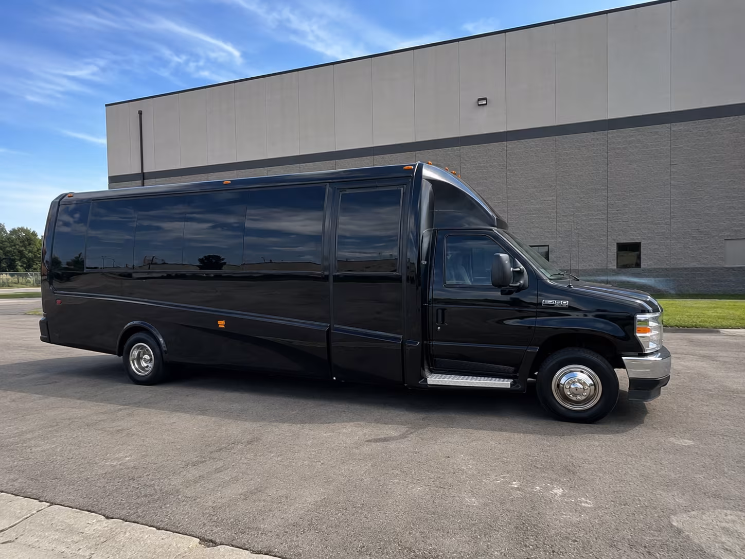 fargo charter bus rentals for airport transfers