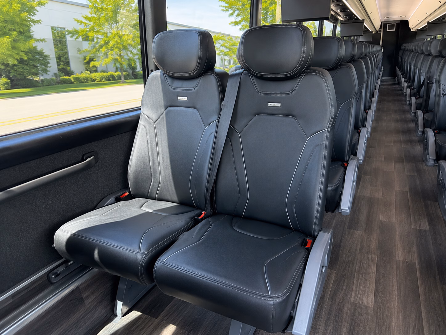lincoln sleek charter bus rentals for lincoln corporate retreats
