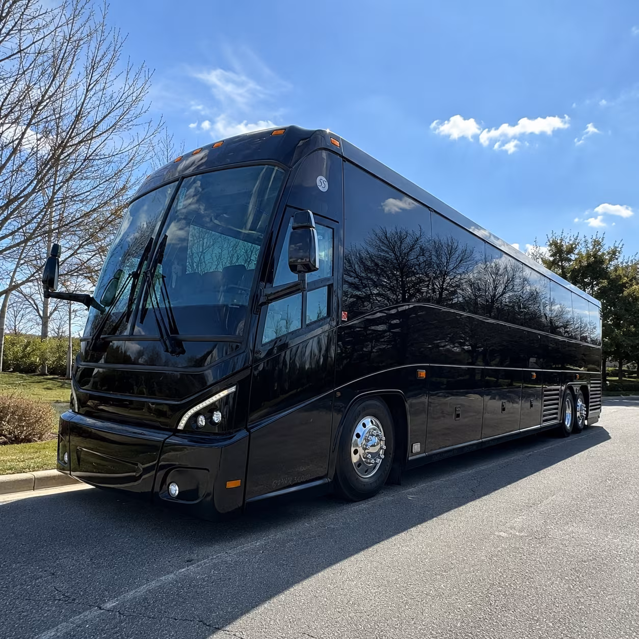 rochester charter bus rentals for airport transfers